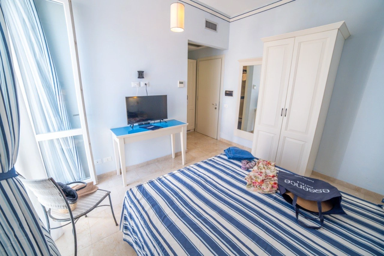 Interno della camera Classic con armadio e scrivania
